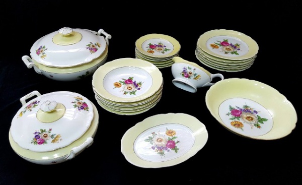 APARELHO ANTIGO COMPLETO DE JANTAR E CHÁ EM PORCELANA LIMOGES