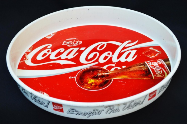 Coca-Cola The Eras 1960-1970 コレクションプレート MEMORABILIA COCA- COLA- Antiga bandeja de coleção de forma redonda