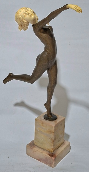 MARAVILHOSA ESCULTURA FRANCESA SEC XIX ART DECO EM BRONZE COM ROSTO E MÃOS EM MARFIM BASE EM ONIX AS