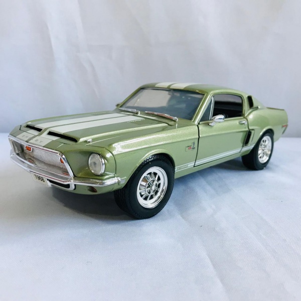 ROAD SIGNATURE, Miniatura 1:18 MUSTANG SHELBY GT 500K 1968, metal ROAD SIGNATURE, Miniatura 1:18 MUSTANG SHELBY GT 500K 1968, metal