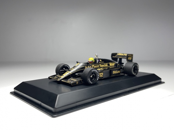 1985 Lotus 97T Preto e Dourado #12 Ayrton Senna Racing