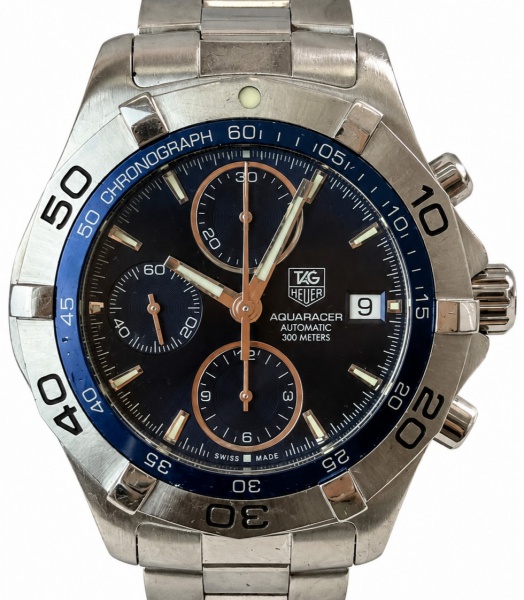 RELÓGIO: TAG HEUER AQUARACER CHRONOGRAPH. TAMANHO: 41MM. MOVIMENTO: AUTOMÁTICO. CAIXA: EM AÇO. OS RELÓGIOS SÃO VENDIDOS NO ESTADO DE CONSERVAÇÃO QUE SE ENCONTRAM. SÃO RELÓGIOS USADOS, ONDE É POSSÍVEL VERIFICAR DETALHES NA DESCRIÇÃO E FOTOS. ALGUNS PODEM PRECISAR DE REVISÃO OU ALGUM TIPO DE RESTAURO OU AJUSTES QUE TALVEZ NÃO ESTEJAM MENCIONADOS EXATAMENTE NA DESCRIÇÃO OU FOTOS. TIRE TODAS AS SUAS DÚVIDAS ANTES DE DAR SEU LANCE, POIS ELES SÃO IRREVOGÁVEIS E IRRETRATÁVEIS. POR FAVOR, LEIA OS TERMOS E CONDIÇÕES E A CAIXA DE INFORMAÇÕES DO LEILÃO EM HOME NO SITE WATCH BOSS LEILÕES, DANDO ÊNFASE ÀS INFORMAÇÕES IMPORTANTES. AO ARREMATAR O PRODUTO, VOCÊ CONCORDA COM AS DATAS, OS PRAZOS E AS REGRAS DA CASA DE LEILÕES WATCH BOSS LEILÕES. TIRE TODAS AS SUAS DÚVIDAS ANTES DE LICITAR PELO WHATSAPP: (13) 3150-1285.
