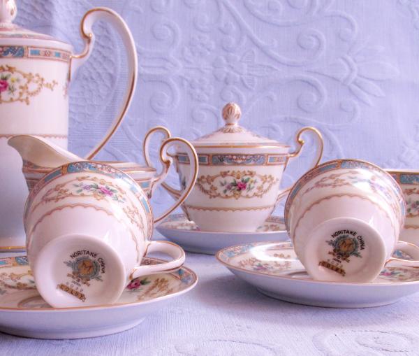 Antigo conjunto japonês para café em finíssima porcelan