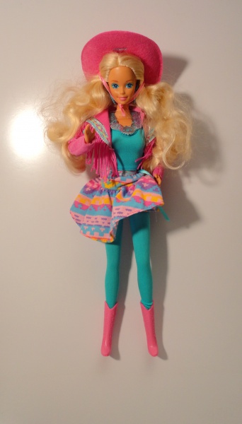 Barbie - Western Fun. Vestida a caráter, com chapéu, ro