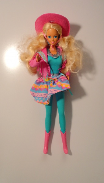 BARBIE DE CHAPÉU - Quem foi melhor ??? 