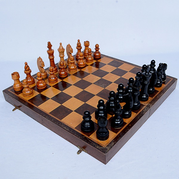 Caixa Tabuleiro de Xadrez de Madeiras Nobres - Wooden Chessboard