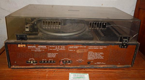 Toca discos (sem funcionamento aparente/ tampa rachada)