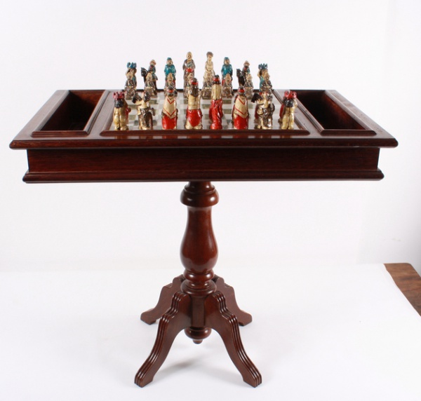 Mesa de xadrez em madeira nobre com tabuleiro em pedra