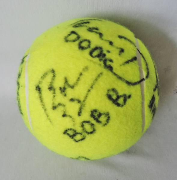 Preços baixos em Novak Djokovic Bolas de Tênis Autografada