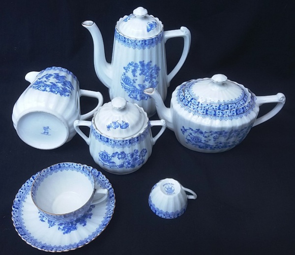 Conjunto de xícaras e bule de porcelana para chá ou café 13 peças