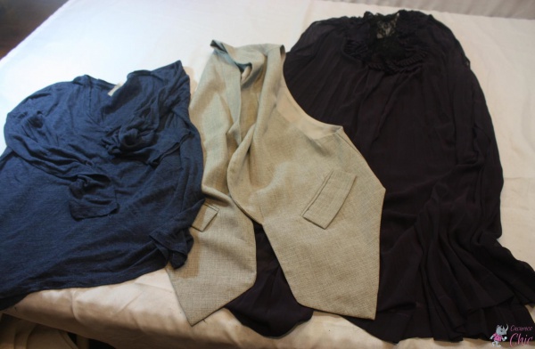 Lote roupas sendo um vestido plissado roxo tamanho P d