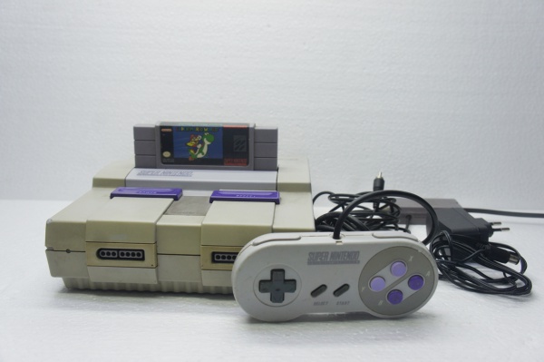 super nintendo 1 controle 1 jogo.