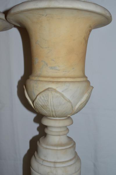 Par De Imponentes Vasos Antigos Com Colunatas Em Marmor