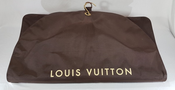 LOUIS VUITTON - Capa original e cabide da grife para ve