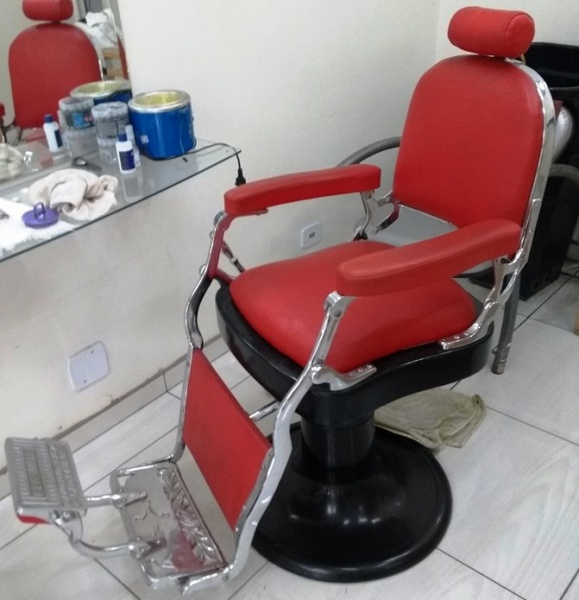 Cadeira barbeiro ferrante usada