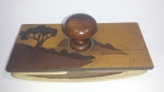 Mata - borrão em madeira com cena do Sul do Brasil. Tamanho: 07 x 017 cm.