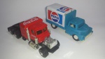 Lote composto de (1) caminhão em plástico rígido da Coca - Cola, 012 cm e (1) caminhão em plástico rígido da Pepsi Cola, 011 cm.