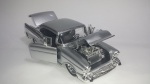 Carro de coleção em metal e plástico rígido, escala 1:24, modelo Chevy Belair, no tom prata.
