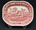 Travessa em porcelana ingesa, creme rosa, da manufatura Copeland, padrão "Spode's Tower" - Década de 1920. Med.: 29x39 cm. Apresenta fio de cabelo no verso.
