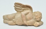 ARTE POPULAR - Anjo barroco mineiro esculpido em pedra sabão. Med.: 18x32x11 cm.