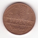 Linda moeda da República Francesa, cunhada no estilo Belle Époque, 10 francos, 1977, com inscrição Liberté, Egualité, Fraternité.