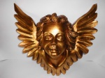 Magnífico anjo em madeira com dourações à folha d'ouro. 50 x 52 cm.
