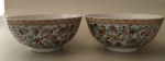 Par de bolws de porcelana chinesa, decoração floral. Med. 36 cm diâm. x 16 cm alt. cada. China, séc. XX.