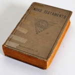 Novo Testamento - Mensageiro de Fé. Edição Popular. Ano 1947. 650 páginas. Marcas do tempo. Medida: 16 x 11 cm.