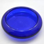 Bowl Raso/Porta Vaso em Vidrão Translúcido no tom azul BIC. Medida: 19 x 5 cm.
