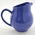 Jarra Grande em Cerâmica Azul Vitrificada: Medidas em cm. Diam X Alt = 8.5 X 16 cm