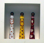 Patty - as três olívias em barro cozido pintadas a mão, 25x25cm montadas em caixa de MDF, artesanato do Alto do Moura, Caruaru Pernambuco