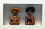 Tiago - Duas namoradeiras, peça em barro cozido pintado a mão 15x21cm do artesanato de Caruaru PE