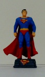 Escultura representando Superman feita em chumbo pintada a mão 8x14cm, trabalho muito bem executado, peça de arte não deve ser usada como brinquedo