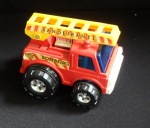 COLECIONISMO  - Antigo carrinho de bombeiro de brinquedo em plástico rígido da Bandeirante - Med. 13 x 11cm