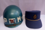 Lote composto por 1 Capacete Antigo, PM - Polícia Militar, década de 70, tonalidade Azul, acompanha a carneira e  1 Quepe Espanhol tamanho 54/56, maior 26,5 x 22,5 x 18cm