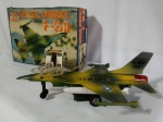 Avião Jato F-16A, Brinquedos REI, cx aprox. 29 x 21 x 8cm, plástico, segue em caixa original que apresenta desgastes, não testado
