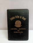 Antiga Carteira Nacional de Habilitação, déc 50, contém Documento de Identificação em Nome de Virgilio dos Santos Lino (28/11/1958); aprox. 13 x 8,5cm