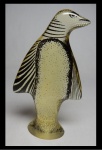 PALATNIK - 17 x 11 cm - Escultura em resina de poliéster representando raro Pinguim policromado .  Assinado Pal em perfeito estado de conservação  . 17 cm de altura x 11 cm de comprimento . Abraham Palatnik (Natal RN 1928). Artista cinético, pintor, desenhista.