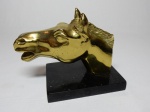Escultura em bronze de excelente fundição representando Cabeça de Cavalo , base em quartzo . Excelente estado de conservação , 15 x 20 x 11 cm .