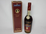 Raro Cognac MARTELL Francês , garrafa de 700 ml , lacrada e sem evaporação . Acondicionado em caixa , excelente estado .