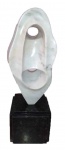 BRUNO GIORGI- escultura abstrata de mármore branco, assinada,  com base em granito negro medindo a base 12 x 12 x 11 cm e altura total 32 cm.