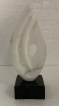 BRUNO GIORGI- escultura de mármore medindo no total 24 cm.