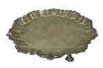 Bandeja em metal espessurado a prata, contrastada, medindo: 30 cm diâmetro (desgaste do banho)