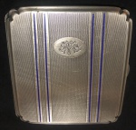 Cigarreira de prata teor 800, finamente guilhochada, medindo 0'8 x 0'9 peso 90 gr