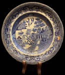 Prato em porcelana de coleção, medindo: 25 cm diâmetro (no estado)