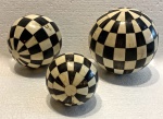 Lote contendo 3 lindíssimas esferas decorativas.