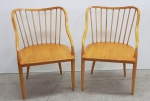 JOAQUIM TENREIRO - Par de raras e lindas cadeiras em pau marfim, medindo: 75 cm alt. x 50 cm larg. x 48 cm prof. (com selo apenas uma de cada)