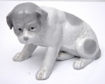 Cachorro de porcelana na cor branco e cinza. Altura 11cm, comprimento 16 cm.