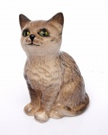ROYAL DOULTON - Estatueta de  cerâmica representando gato. Medidas 10 x 7 cm.