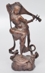 Escultura chinesa de  bronze, representando alegoria feminina à música e à dança,  medindo 25 cm.